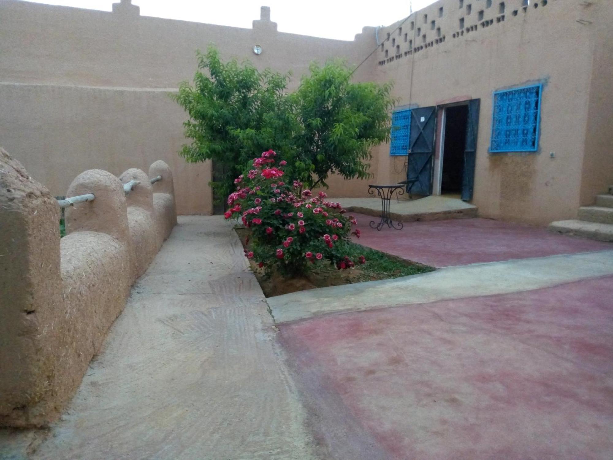 Ecolodge Miss Rose Chez La Famille Boumalne 外观 照片